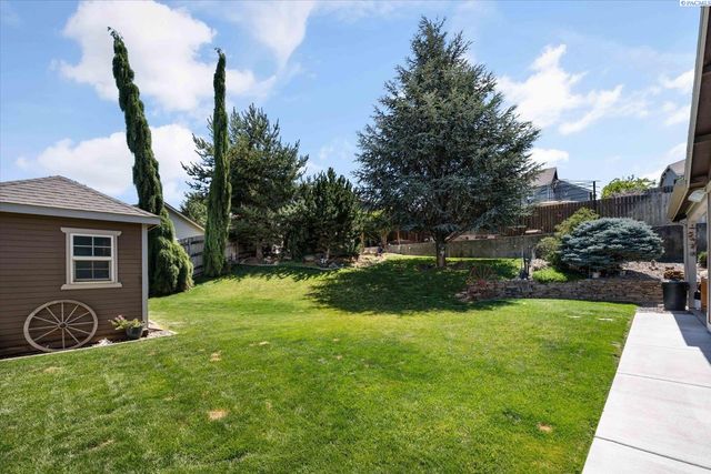 3721 Cherry Ct., West Richland, WA 99353