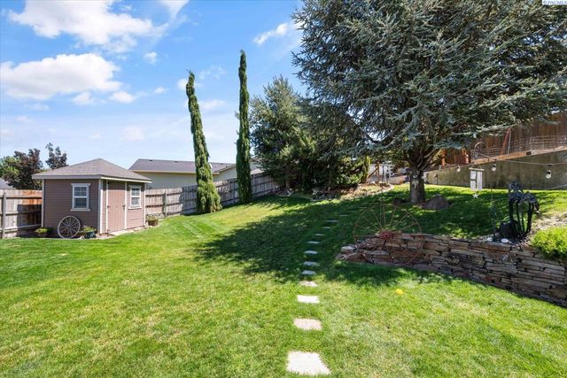 3721 Cherry Ct., West Richland, WA 99353