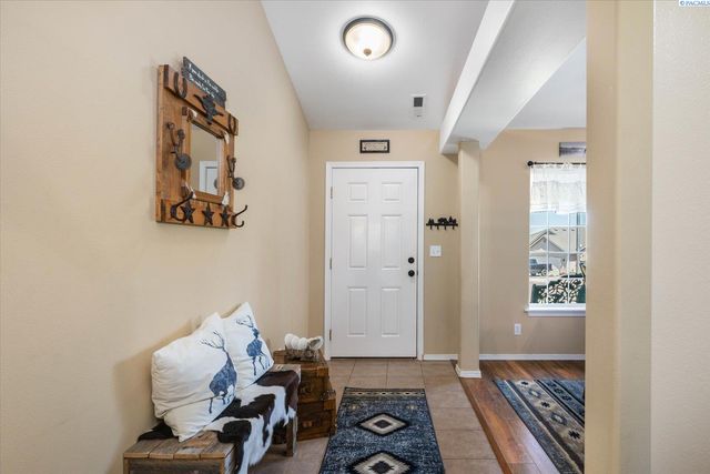 3721 Cherry Ct., West Richland, WA 99353