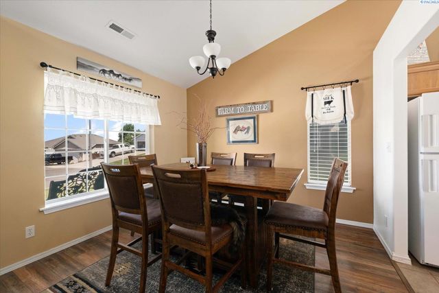 3721 Cherry Ct., West Richland, WA 99353