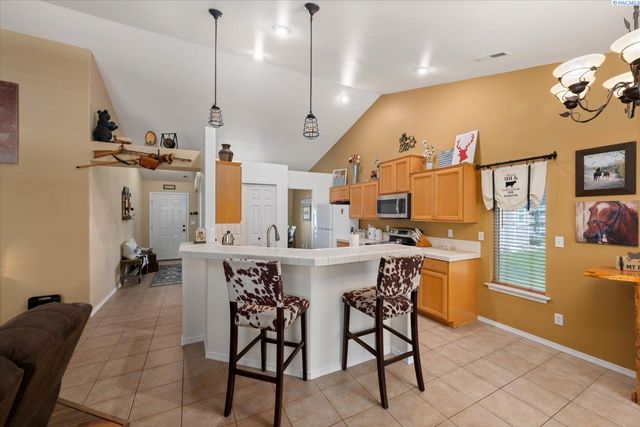 3721 Cherry Ct., West Richland, WA 99353