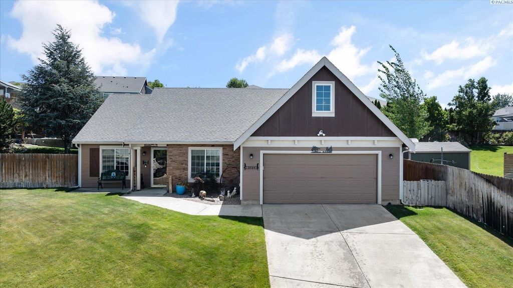 3721 Cherry Ct., West Richland, WA 99353