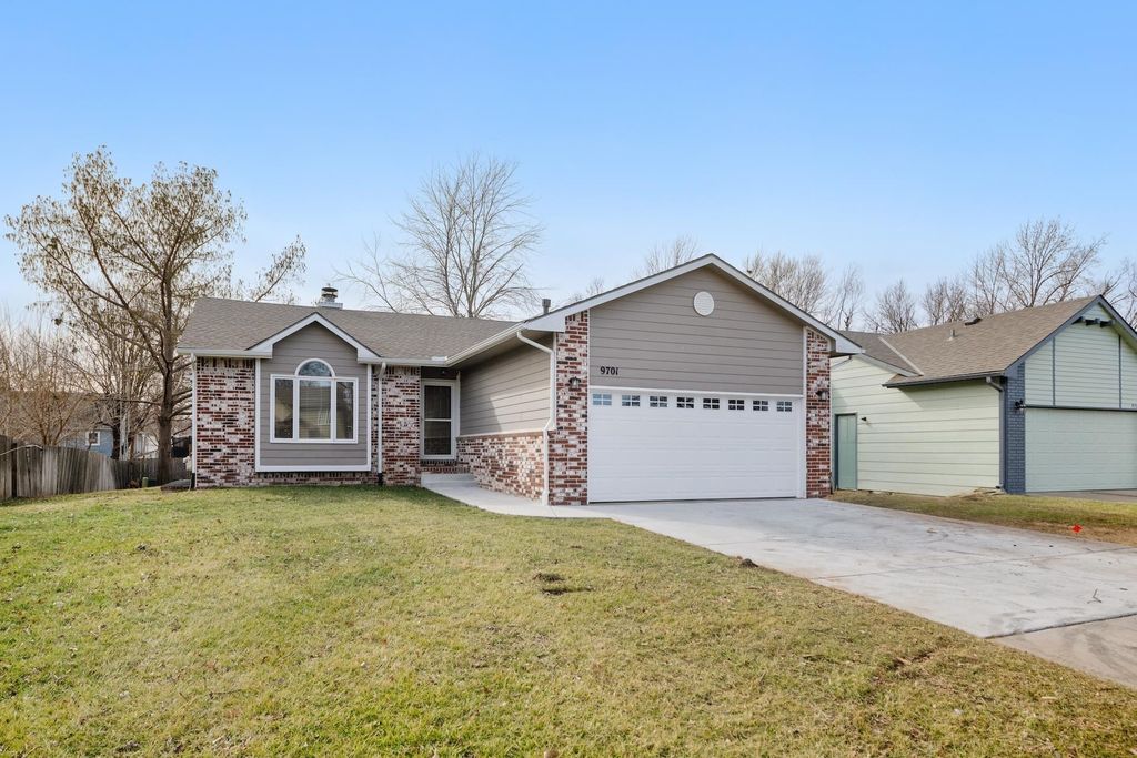 9701 W Greenspoint St, Wichita, KS 67205