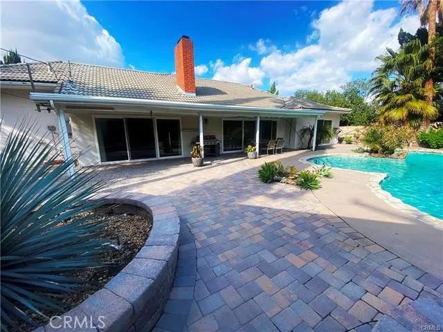23552 Kivik Street, Woodland Hills, CA 91367