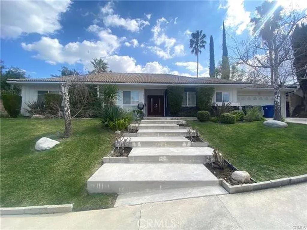 23552 Kivik Street, Woodland Hills, CA 91367