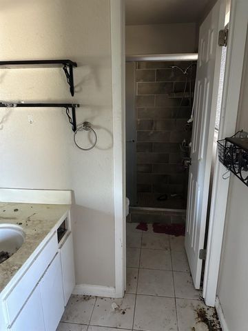 6762 Calvine Rd, Sacramento, CA 95823