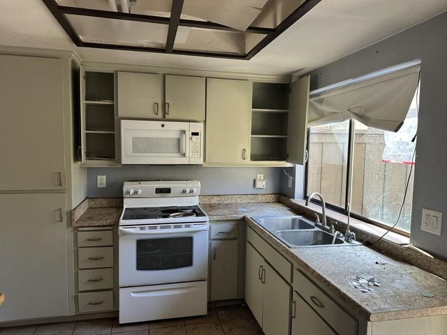 6762 Calvine Rd, Sacramento, CA 95823