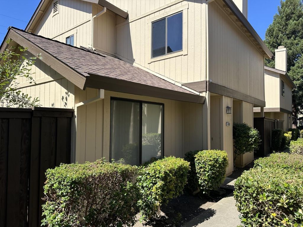 6762 Calvine Rd, Sacramento, CA 95823