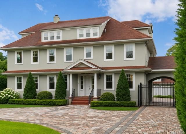 44 S Montgomery Avenue, Bay Shore, NY 11706