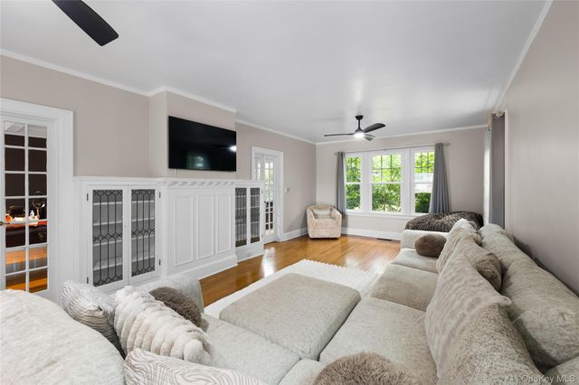 44 S Montgomery Avenue, Bay Shore, NY 11706