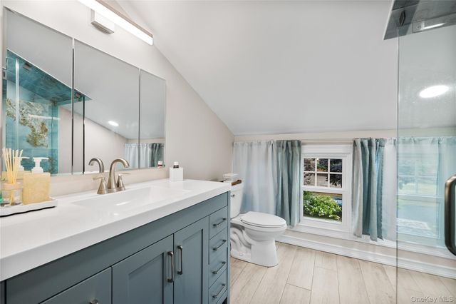 44 S Montgomery Avenue, Bay Shore, NY 11706