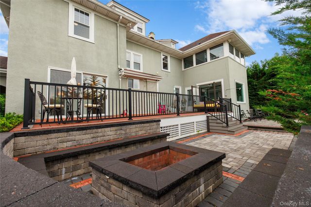 44 S Montgomery Avenue, Bay Shore, NY 11706
