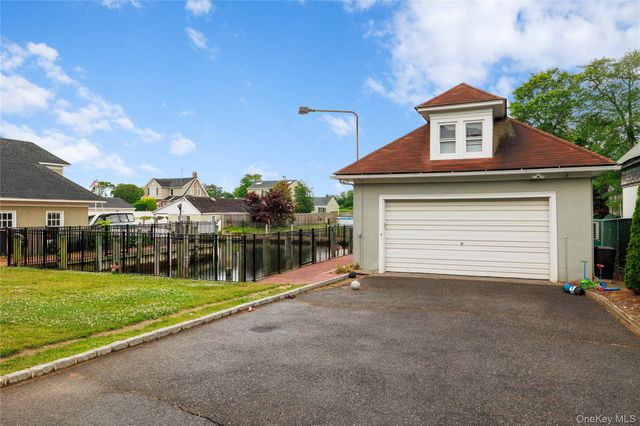 44 S Montgomery Avenue, Bay Shore, NY 11706
