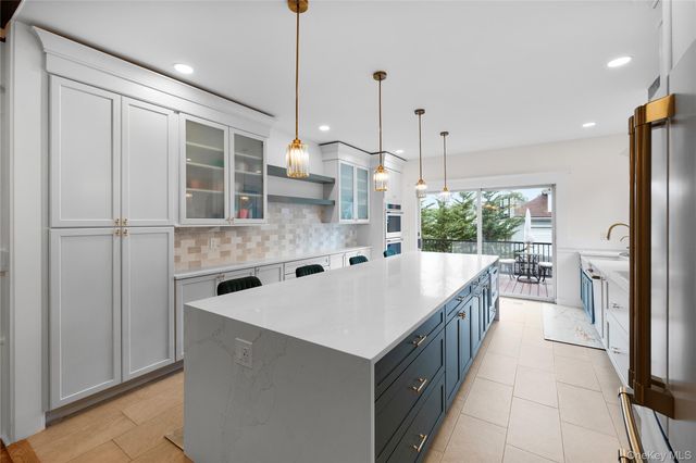 44 S Montgomery Avenue, Bay Shore, NY 11706