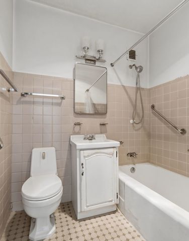 5530 S Shore Drive 17A, Chicago, IL 60637