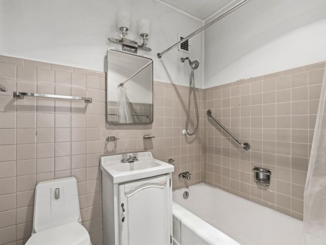 5530 S Shore Drive 17A, Chicago, IL 60637