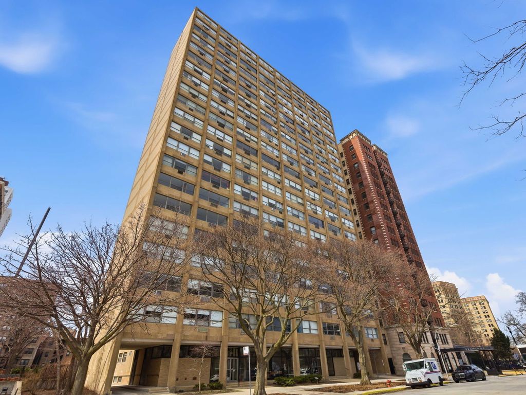 5530 S Shore Drive 17A, Chicago, IL 60637