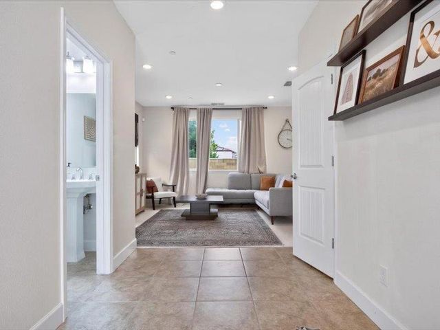 9509 Cheverny Way, Sacramento, CA 95829