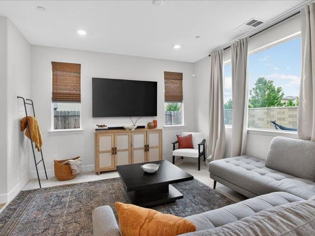 9509 Cheverny Way, Sacramento, CA 95829