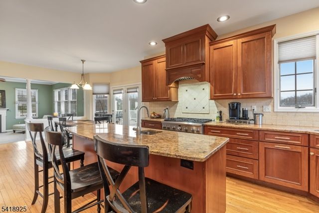 166 Preakness Cir, Branchburg Twp., NJ 08876