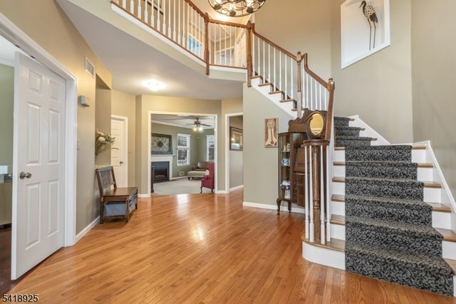 166 Preakness Cir, Branchburg Twp., NJ 08876