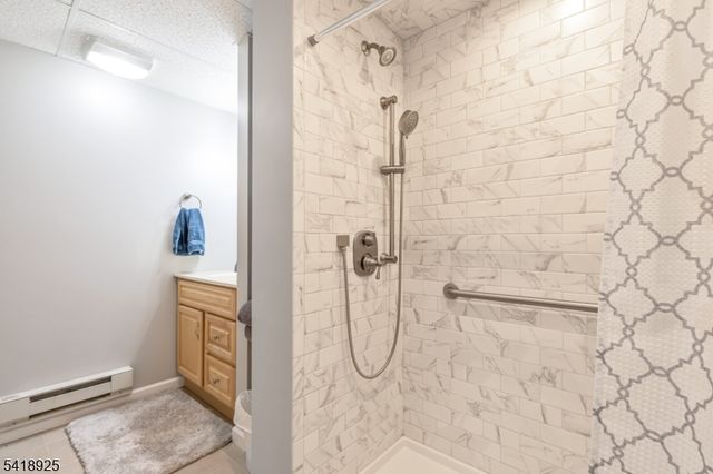 166 Preakness Cir, Branchburg Twp., NJ 08876