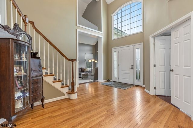 166 Preakness Cir, Branchburg Twp., NJ 08876