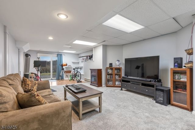 166 Preakness Cir, Branchburg Twp., NJ 08876