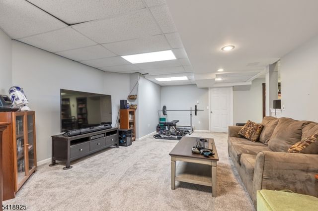 166 Preakness Cir, Branchburg Twp., NJ 08876