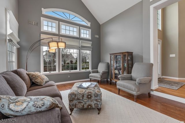 166 Preakness Cir, Branchburg Twp., NJ 08876