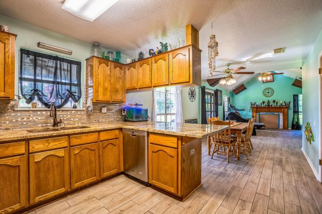 2605 N 10th Street, Orange, TX 77630
