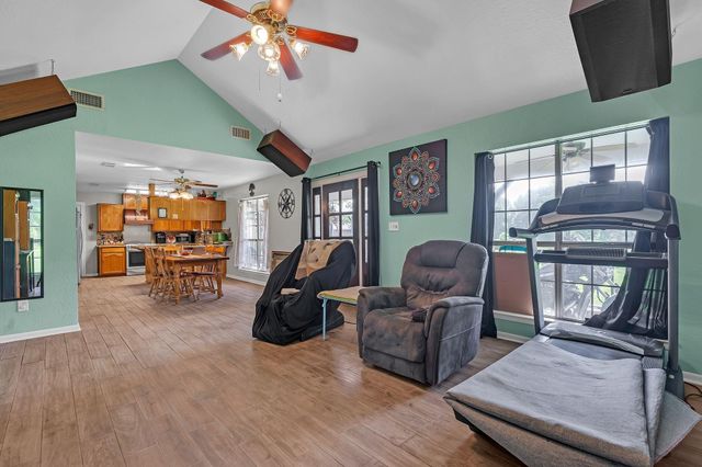 2605 N 10th Street, Orange, TX 77630