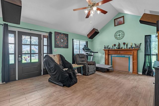 2605 N 10th Street, Orange, TX 77630