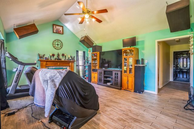 2605 N 10th Street, Orange, TX 77630