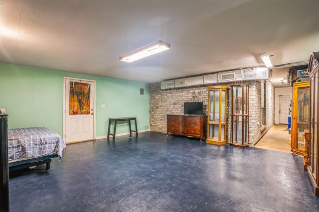2605 N 10th Street, Orange, TX 77630