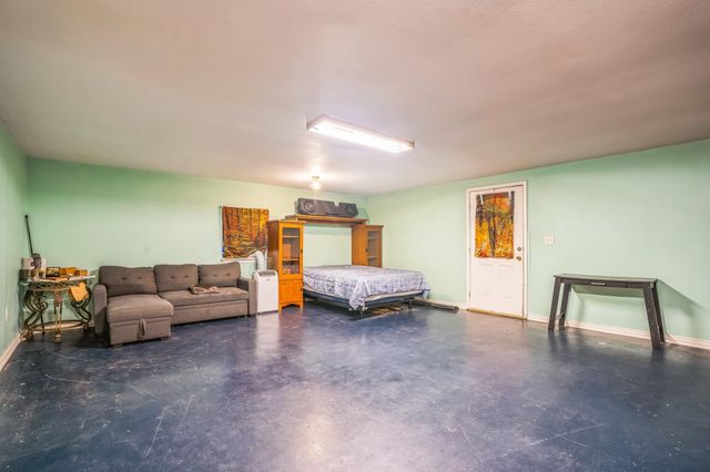 2605 N 10th Street, Orange, TX 77630