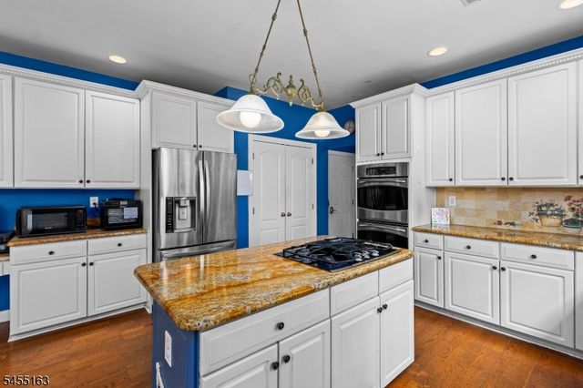 10 Ashley Dr, Mount Olive Twp., NJ 07836