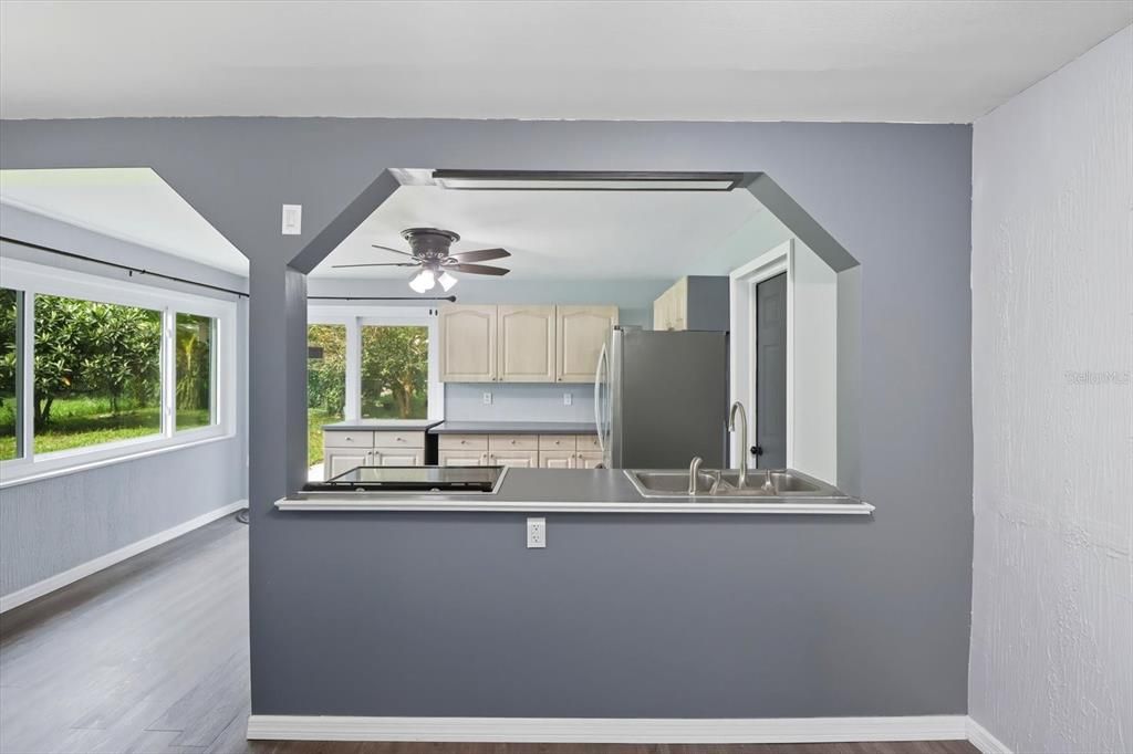 Image 10 of property listing at 10 S BARBOUR STREET, Beverly Hills, FL 34465