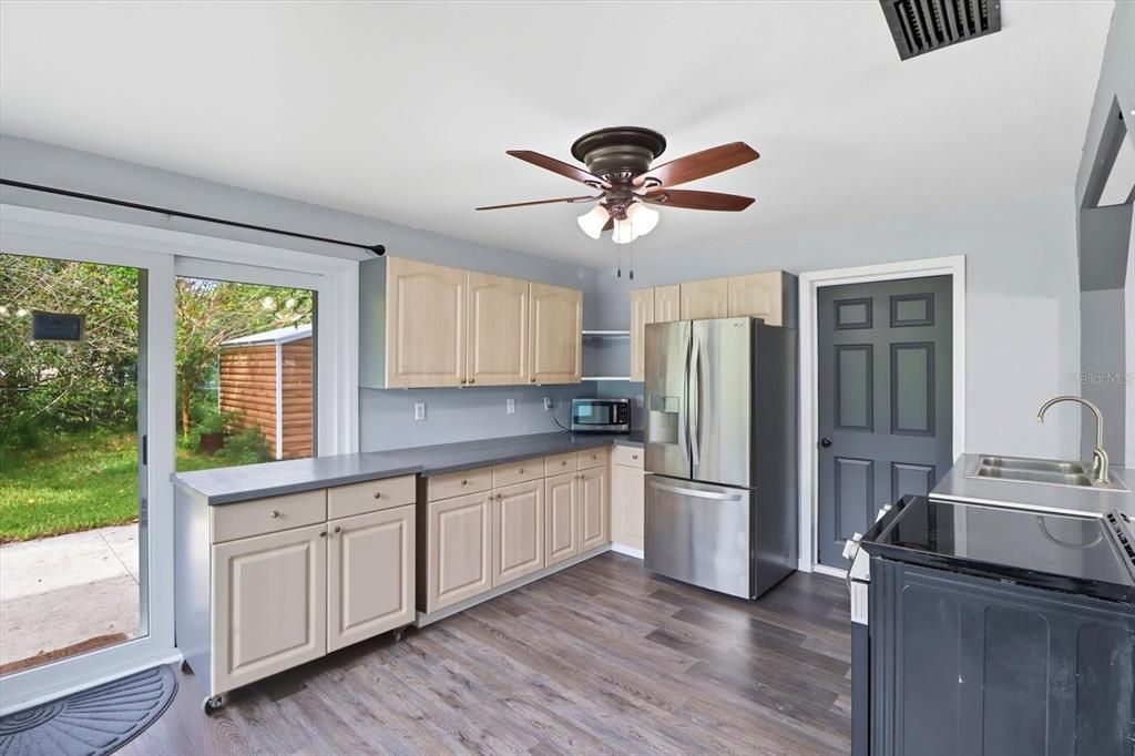 Image 11 of property listing at 10 S BARBOUR STREET, Beverly Hills, FL 34465