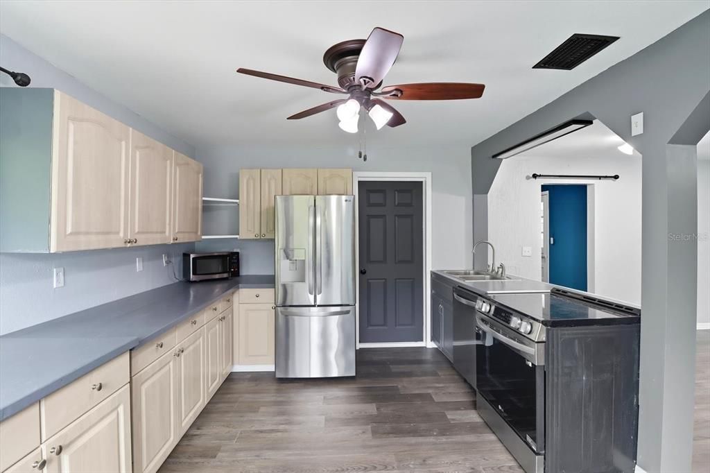 Image 12 of property listing at 10 S BARBOUR STREET, Beverly Hills, FL 34465