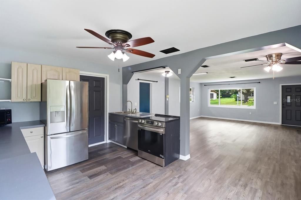 Image 13 of property listing at 10 S BARBOUR STREET, Beverly Hills, FL 34465