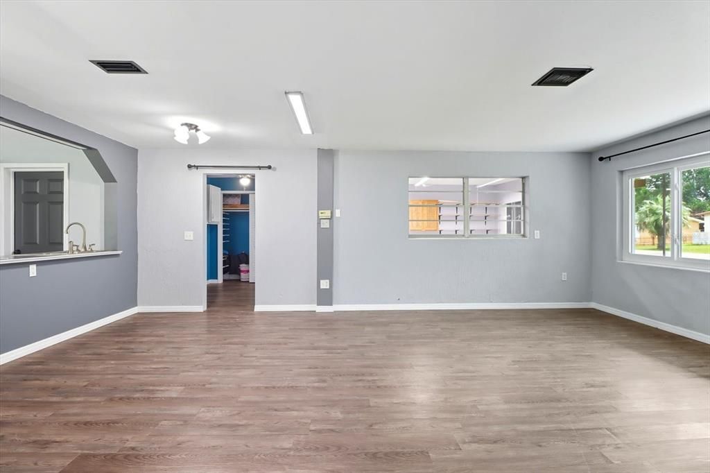 Image 4 of property listing at 10 S BARBOUR STREET, Beverly Hills, FL 34465