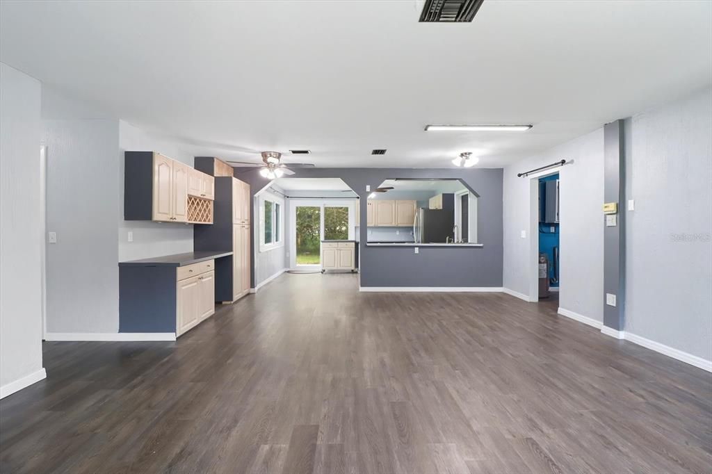 Image 6 of property listing at 10 S BARBOUR STREET, Beverly Hills, FL 34465