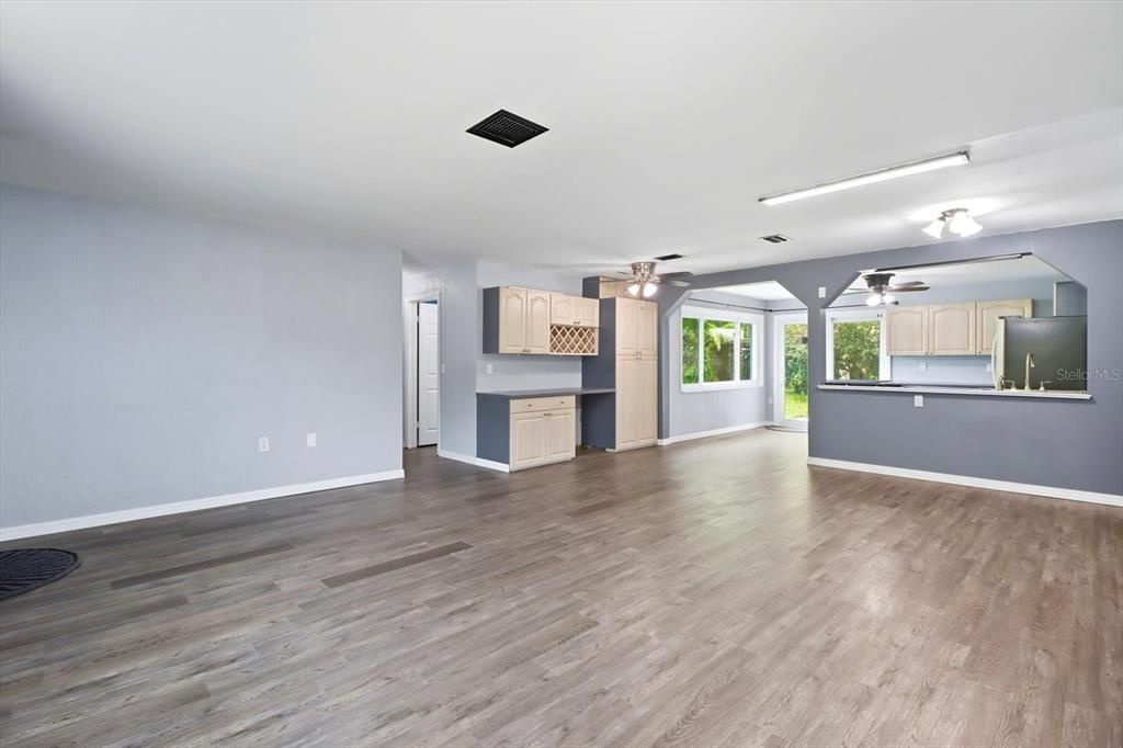 Image 7 of property listing at 10 S BARBOUR STREET, Beverly Hills, FL 34465