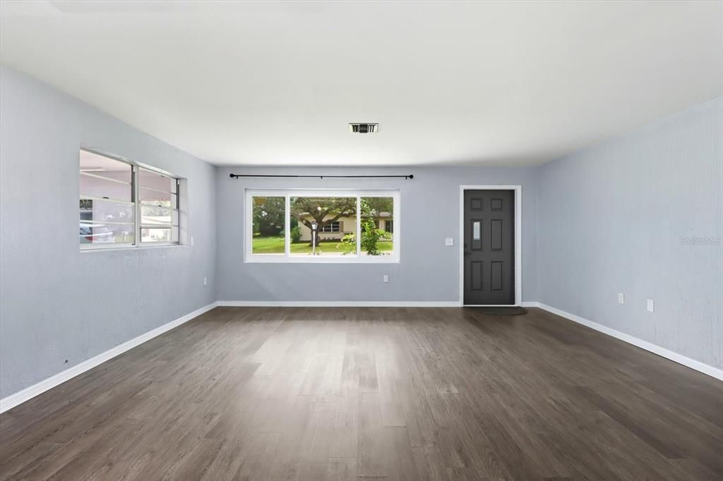 Image 8 of property listing at 10 S BARBOUR STREET, Beverly Hills, FL 34465
