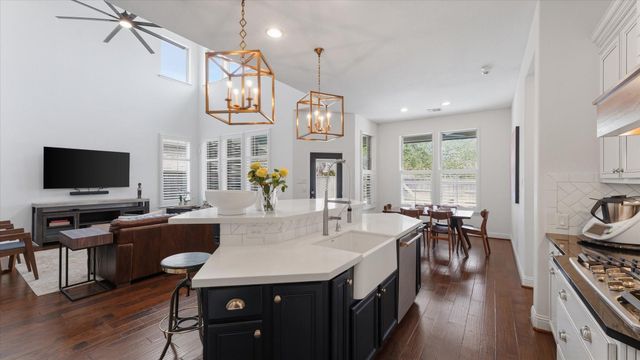 14 Whispering Thicket Place, Tomball, TX 77375