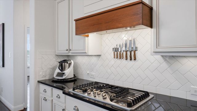 14 Whispering Thicket Place, Tomball, TX 77375