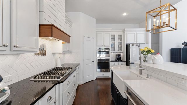 14 Whispering Thicket Place, Tomball, TX 77375