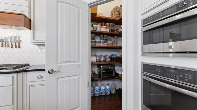 14 Whispering Thicket Place, Tomball, TX 77375