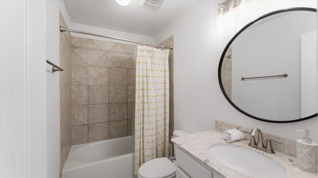 14 Whispering Thicket Place, Tomball, TX 77375